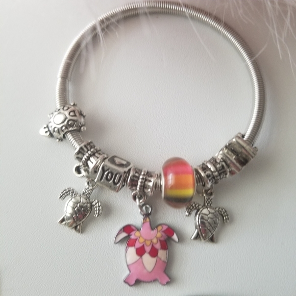 3/$30 ❤️ Charm Bracelet New - Picture 2 of 5